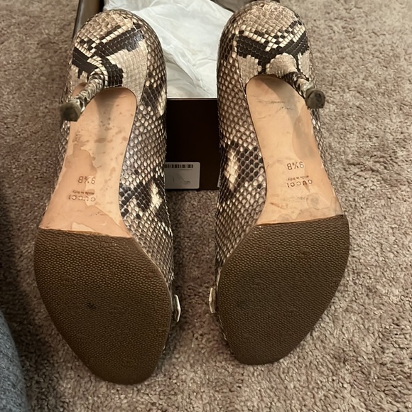 Womens Gucci sandal, in great condition python leather. - Picture 5 of 9